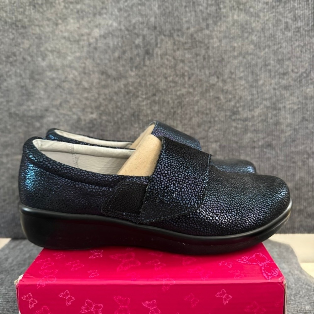 NWB Alegria Lauryn Cosmos Slip On Clogs Metallic Blue Black Textured Leather 38